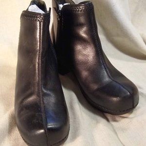 Dansko Scout Clog-Boots, Black Leather, Womens size 42 EUC, Booties